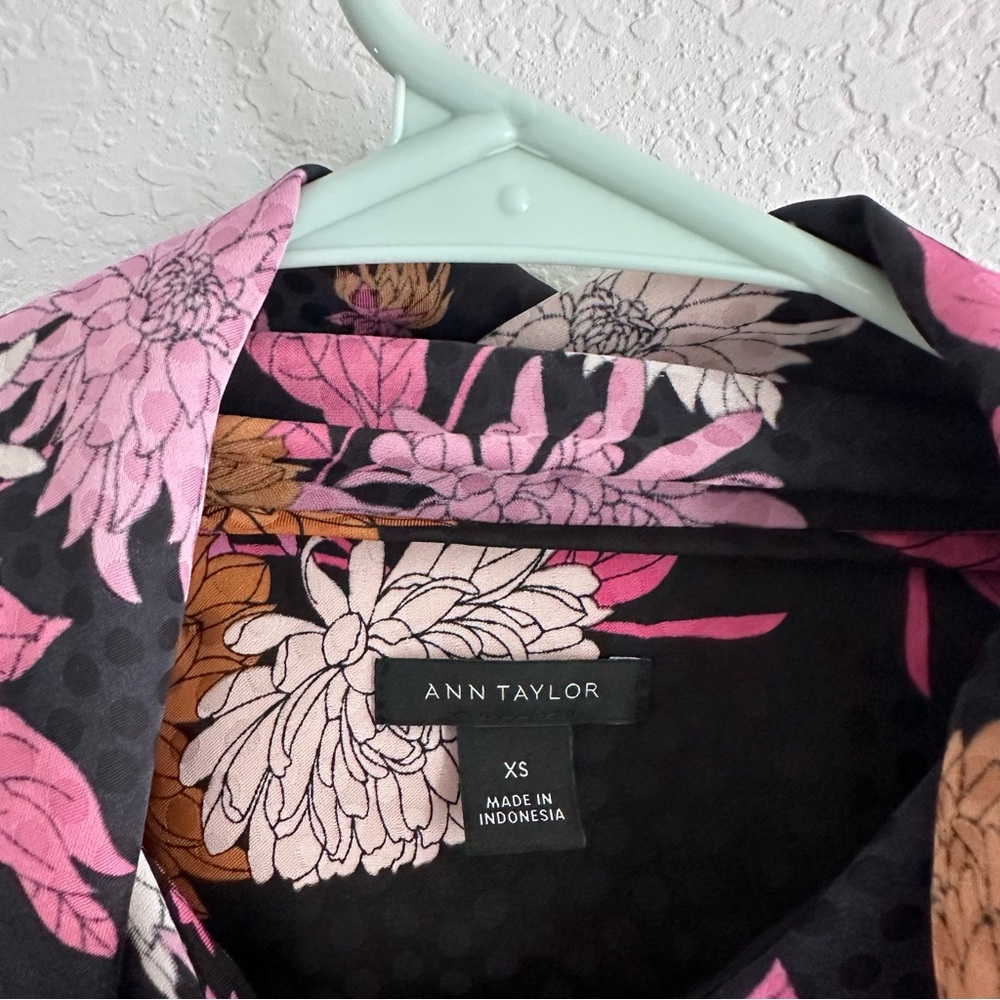 Ann Taylor Autumnal Floral Tie Neck Blouse XS - Picture 8 of 8